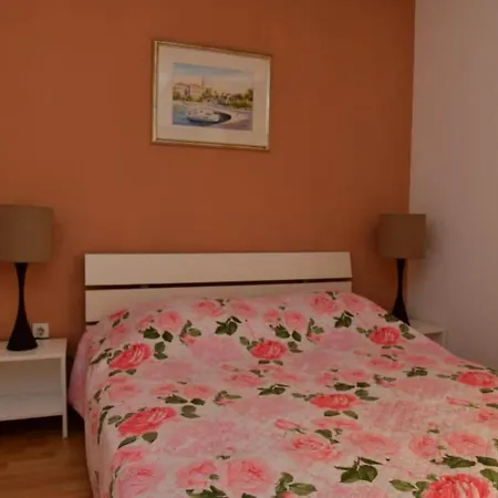 Appartement Two Bedroom A4 *