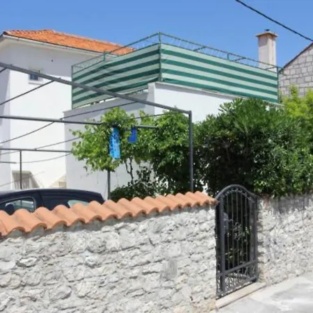 Two Bedroom A4 Appartement *